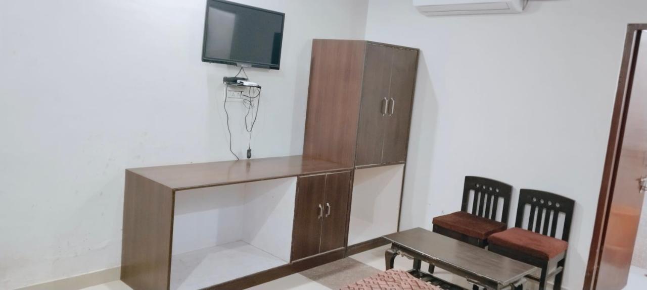 סוואי מדופור Tiger Guest House מראה חיצוני תמונה